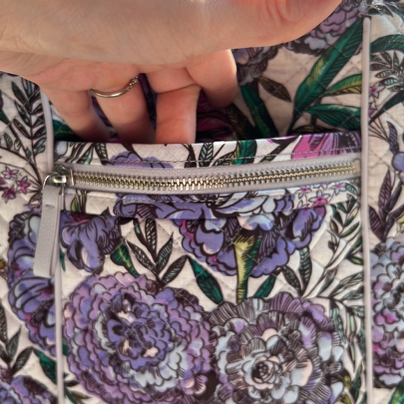 VERA BRADLEY LRG QUILTED CROSSBODY BAG PURSE IN PURPLE FLORAL LADY BUG PATTERN - Picture 4 of 15